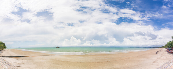 Wall Mural - panoramic tropical beach and sea in sunny day