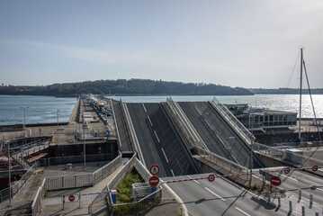 Wall Mural - pont levant à l'usine marémotrice de la Rance en France