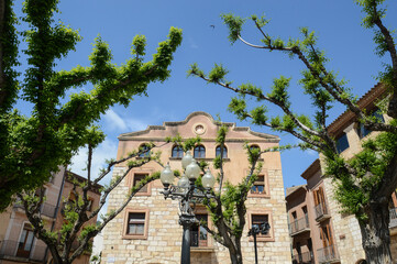 Sticker - Espagne Catalogne Montblanc ville fortifiée histoire tourisme place centre arbre mairie hotel de ville