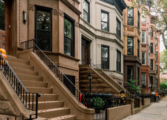 Wall Mural - Scenic view of a classic Brooklyn brownstone block with a long facade and ornate stoop balustrade in Park Slope neighborhood, New York, USA