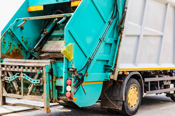Fototapete - A garbage truck picks up garbage in a residential area. Loading mussar in containers into the car. Separate collection and disposal of garbage. Garbage collection vehicle.