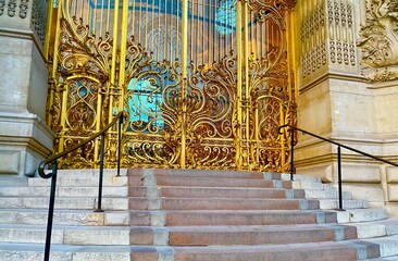 Wall Mural - The golden door of the Petit Palais in Paris