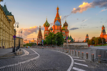 Fototapete - Saint Basil's Cathedral and Red Square in Moscow, Russia. Architecture and landmarks of Moscow.