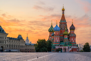 Fototapete - Saint Basil's Cathedral and Red Square in Moscow, Russia. Architecture and landmarks of Moscow. Sunrise cityscape of Moscow