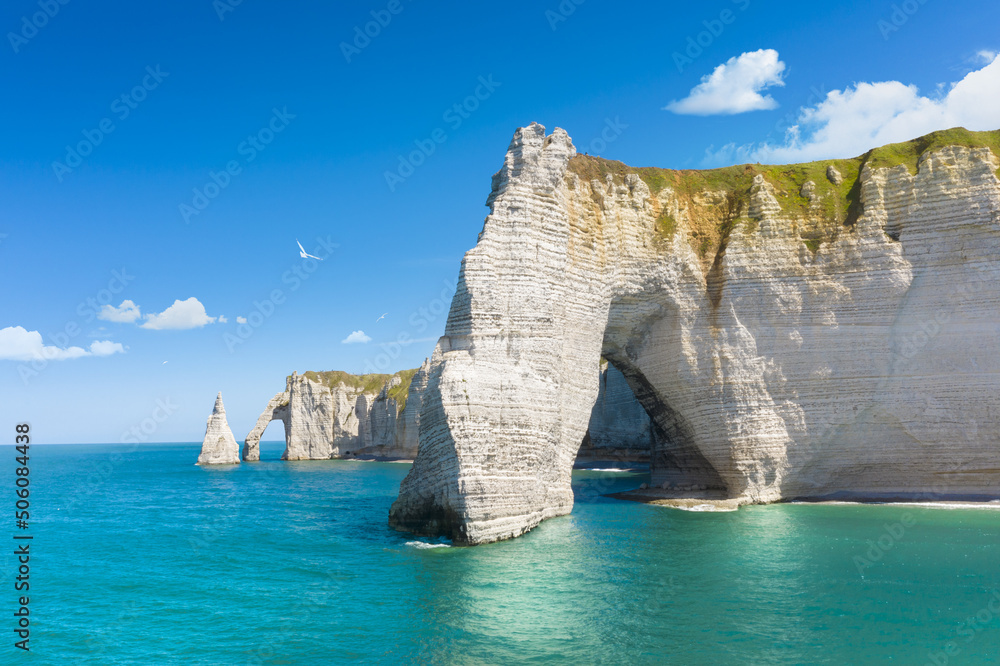 Photo Stock Picturesque panoramic landscape on the cliffs of Etretat ...