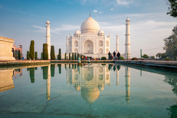 Canvas Print - Taj Mahal at sunrise in Agra, Uttar Pradesh, India.