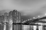 Fototapeta Mosty linowy / wiszący - High rise residential building and bridge in Hong Kong city