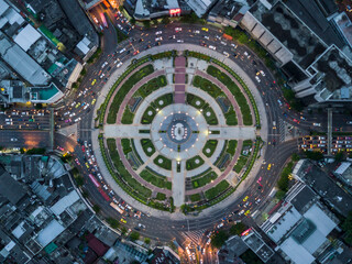 Wall Mural - Aerial top view road roundabout with car lots in city, Circle road traffic transport junction traffic road with vehicle movement.