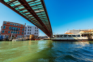 Venice, Ponte della Costituzione (2002-2008). Modern bridge in glass and steel by the architect Santiago Calatrava, Grand Canal, Venetian lagoon, UNESCO world heritage site, Veneto, Italy, Europe.