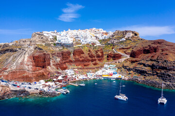 Wall Mural - The old harbor of Ammoudi under the famous village of Oia at Santorini, Greece.