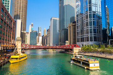 sightseeing cruise at chicago river