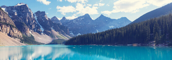 Wall Mural - Moraine lake