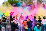 Fototapeta Tęcza - Festiwal Kolorów Holi. Indyjskie święto z kolorowym pudrem, Polska
