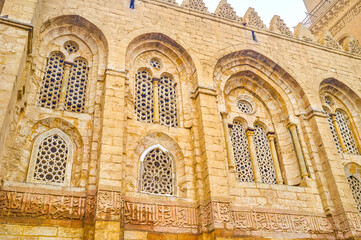 Wall Mural - The stone arabian screen in medieval edifice in Cairo, Egypt