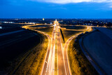 Fototapeta Fototapety miasta na ścianę - Węzęł autostradowy z lotu ptaka, drona na drodze S8, A8, noc Oleśnica Wrocław