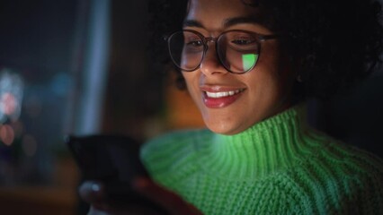 Aufkleber - Close Up Portrait of Multiethnic Black Girl Using Smartphone. Receives Good News, Successful e-Commerce Sale, New Freelance Order Email, Stocks are Growing, Social Media Dating Concept. Slow Motion