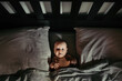 Dziecko w łóżku