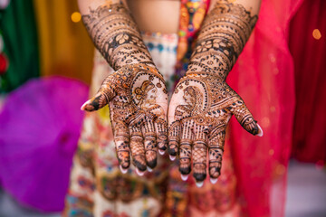 Canvas Print - Indian wedding henna mehendi mehndi hands close up