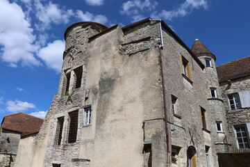 Maison typique, vue de l'extérieur, village de Flavigny sur Ozerain, France