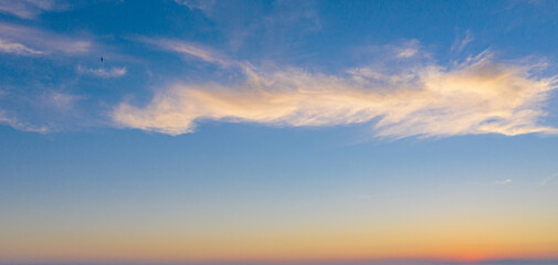 Wall Mural - Ciel de Provence au coucher de soleil 