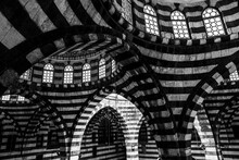 Damascus Bazaar Caravanserai, Roadside Inns For Weary Travelers And Their Animals Especially In Middle East And Along Silk Road. Ablaq Black And White Architecture In Khan As'ad Pasha.