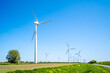 Windkraftanlagen an der Nordsee, Niedersachsen, Deutschland 