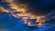 Wolken am Abend nach Sonnenuntergang, Abendrot mit leuchtenden Wolken im Rheintal, Österreich.
