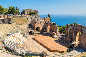 Fototapete - Ancient Greek theater in Taormina, Sicily
