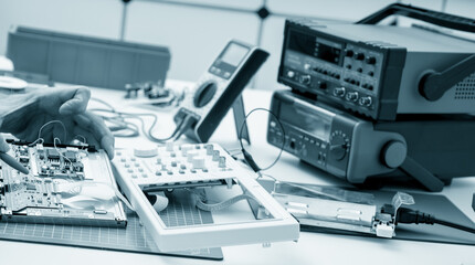 Canvas Print - Repair of computer parts in a customer service laboratory