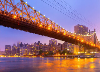 Fototapete - Manhattan city skyline cityscape of New York with Queen Bridge