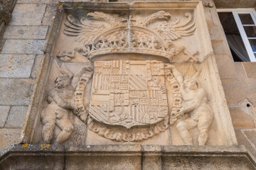 Wall Mural - Entrance to the Parador Hostal de los Reyes Catolicos in Plaza del Obradoiro, Santiago de Compostela, Spain