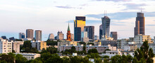 Warszawa, Panorama Centrum Warszawy O Zachodzie Słońca, Centrum Biznesowe 2022. Zachodzące Słońce Odbite W Budynkach.