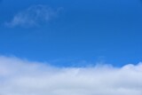 Fototapeta Na sufit - 青空と雲の背景