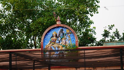 Wall Mural - statue of shiv parvati with ganesha image