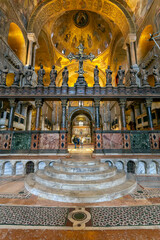 Wall Mural - Entry to the chancel in the St Mark's Basilica in Venice