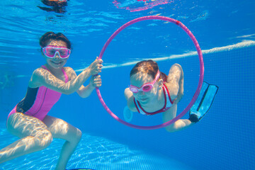 Wall Mural - girls swiming  in  pool