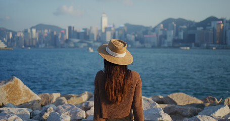 Canvas Print - Woman look at the city of Hong Kong