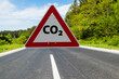 CO2 Schild mit Straße