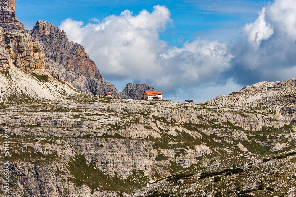 Foto Alpine Mountain Hut In Sesto Or Sexteen Dolomites Called Rifugio 