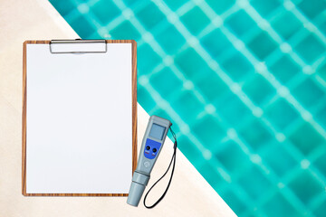 Canvas Print - Blank paper on wooden clipboard with didital water tester on swimming pool edge, water quality check, pool water tester service and maintenance