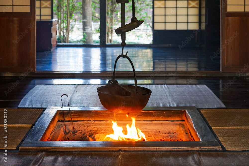 囲炉裏 昭和レトロを持ち運ぶ！？いろりと火鉢のオンラインショップ「囲炉裏