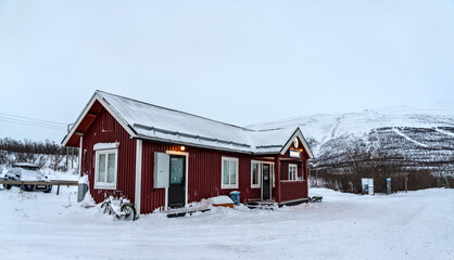 Wall Mural - Abisko Turiststation railway station in Swedish Lapland in winter