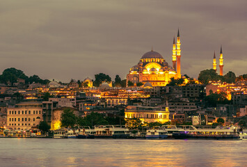 Wall Mural - Old town of Istanbul at sunset - Fatih district and The Suleymaniye Mosque, Turkey