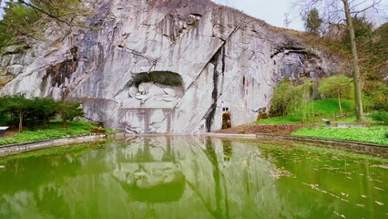 Canvas Print - The Lion of Lucerne and its reflection, Switzerland