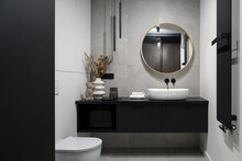 Modern Designed Bathroom With Decorative Wall