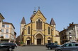 L'église Saint Philibert, de style gothique, vue de l'extérieur, village de Charlieu, département de la Loire, France
