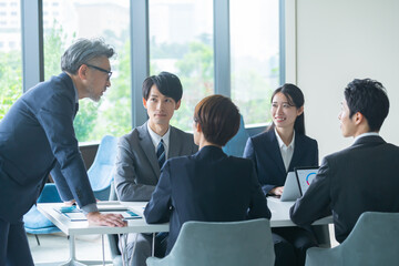 Sticker - 会議をする日本人男女