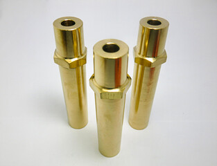 gold brass ingot From the top corner of the cylinder, drill 3 vertical diagonal pieces in the center.