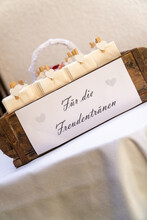 "Für Die Freundentränen" For The Tears Of Joy Wedding Decoration
