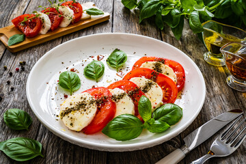 Canvas Print - Caprese salad on wooden table

